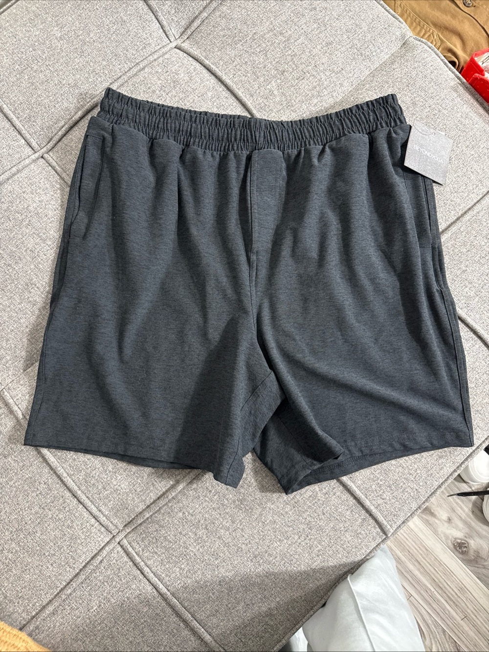 Beyond Yoga Spacedye Freefit Easy Men's Size XXL  7" Charcoal Gray Shorts NWT